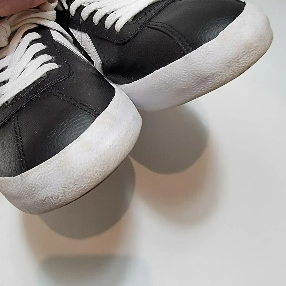 Converse junior skater